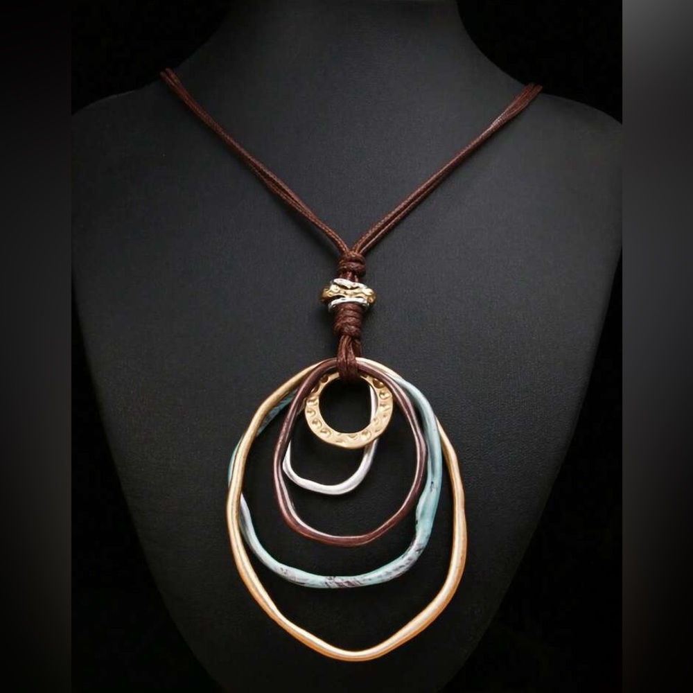 NWOT‎ Elegant Multi-Color Geometric Pendant Necklace